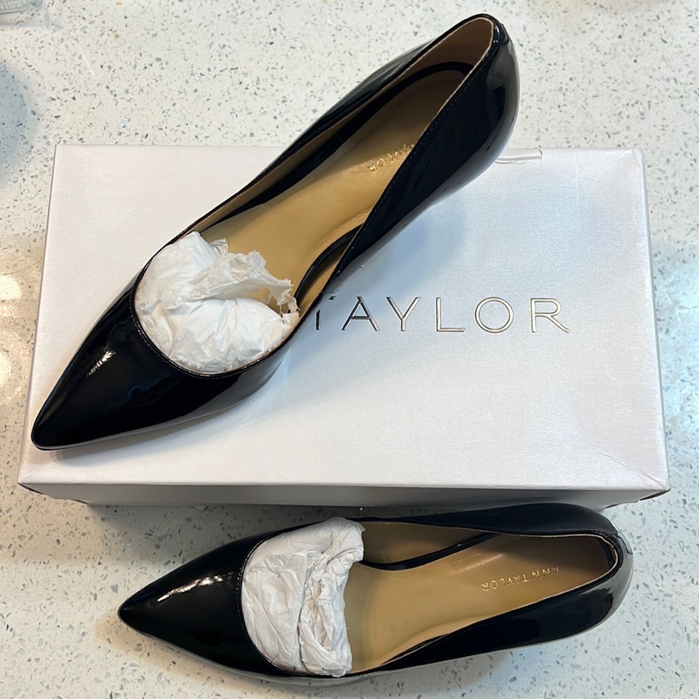 Ann Taylor patent leather kitten pump
